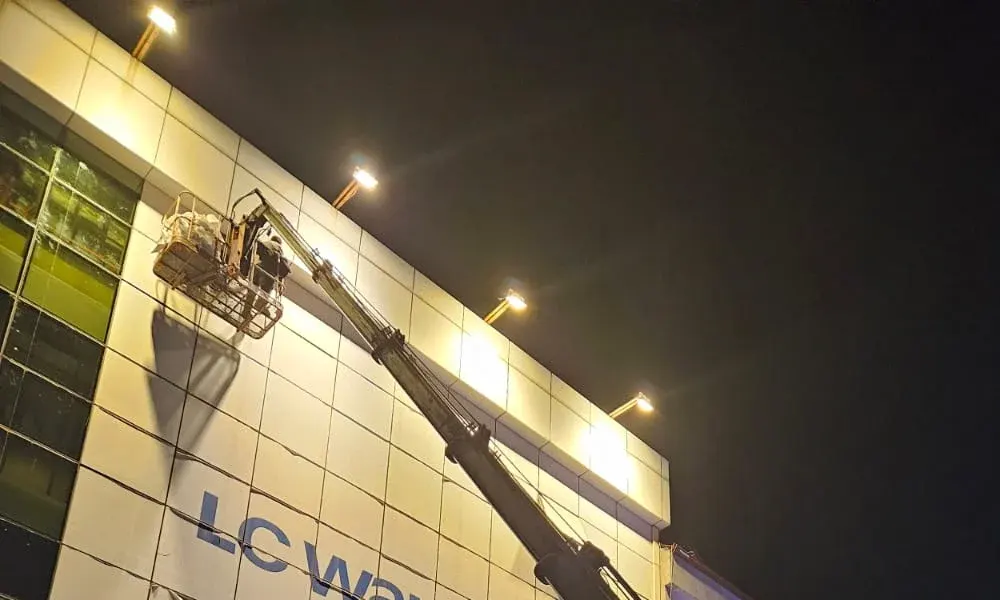 Dış Cephe Reklam Tabela Montajı